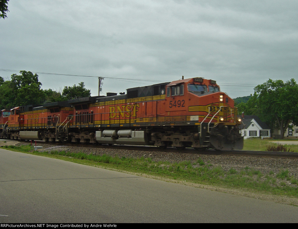 BNSF 5492 leads an eastbound intermodal